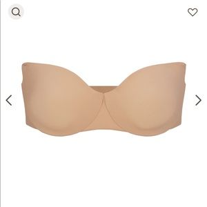 Skims smoothing strapless bra NWT 34A